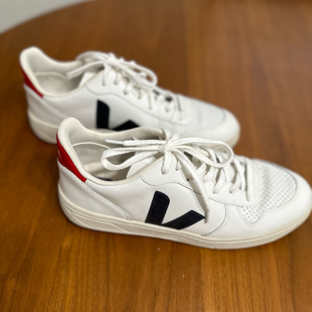Men’s white Veja sneakers